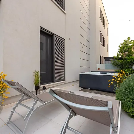 Lunula Appartement *